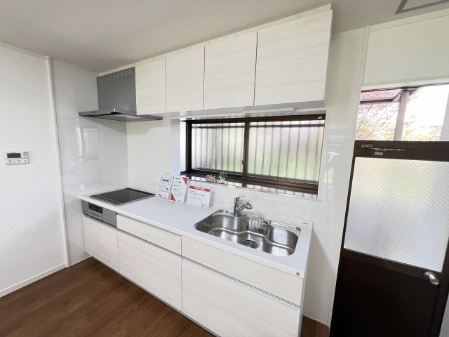 橿原市白橿町7丁目のキッチン|ホワイトを基調としたシステムキッチン