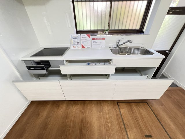 橿原市白橿町7丁目のキッチン|システムキッチン　上部棚あり　引き出し収納で使いやすい