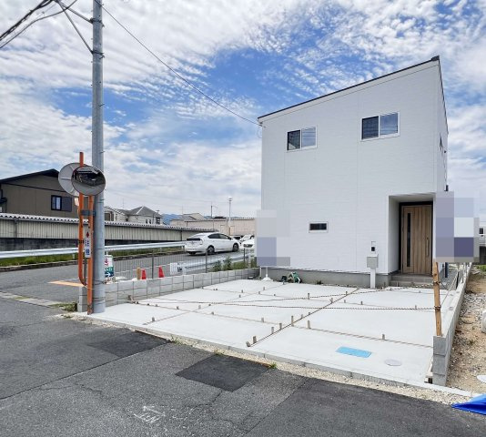 橿原市醍醐町の外観|駐車スペース2台分あります。外構もうすぐ完成です