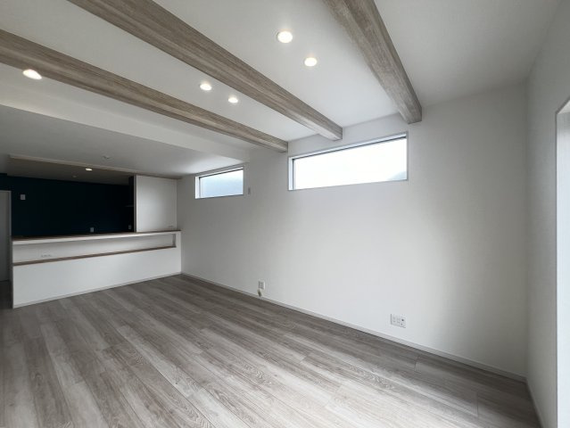 橿原市醍醐町431-3　の居間・リビング|明るく開放的なLDK　広々18帖