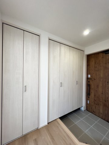 北葛城郡広陵町大字笠4区画の玄関|大容量のシューズボックス付き