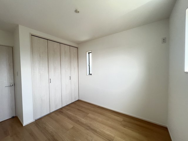 北葛城郡広陵町大字笠4区画の寝室|主寝室に最適な洋室8.02帖　クローゼット付き