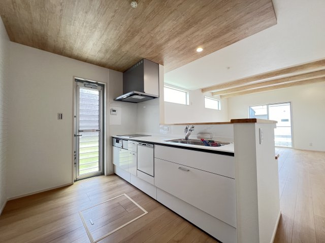 北葛城郡広陵町大字笠4区画のキッチン|引き出し収納で使いやすいシステムキッチン