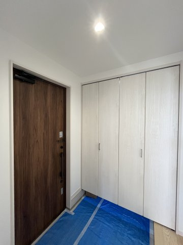 橿原市曲川町5丁目1期全2区画の玄関|収納力のあるシューズボックスで玄関をスッキリ保てます♪