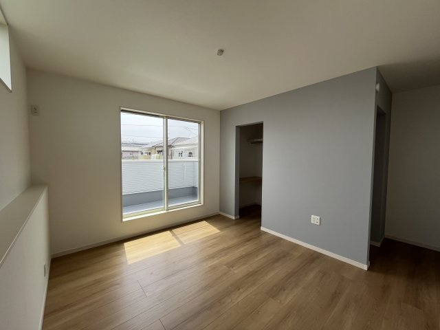 橿原市曲川町5丁目1期全2区画の寝室|バルコニーに面しているのでお布団を干すのもスムーズですよ♪