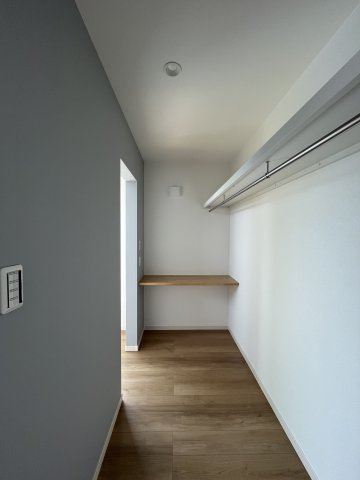 橿原市曲川町5丁目1期全2区画の収納|ウォークインクローゼットは普段のお洋服や季節ものの収納など多岐に使えます♪
