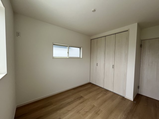 橿原市曲川町5丁目1期全2区画の洋室|2Fは３タイプのお部屋になっています。どのお部屋もクローゼットあり！
