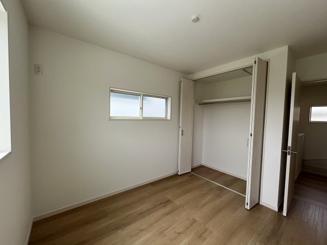 橿原市曲川町5丁目1期全2区画の洋室|各部屋に収納もあるから、荷物の多いご家族も安心ですね♪
