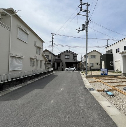 橿原市曲川町5丁目1期全2区画の前面道路含む現地写真|南側前面道路約6.2ｍあります！