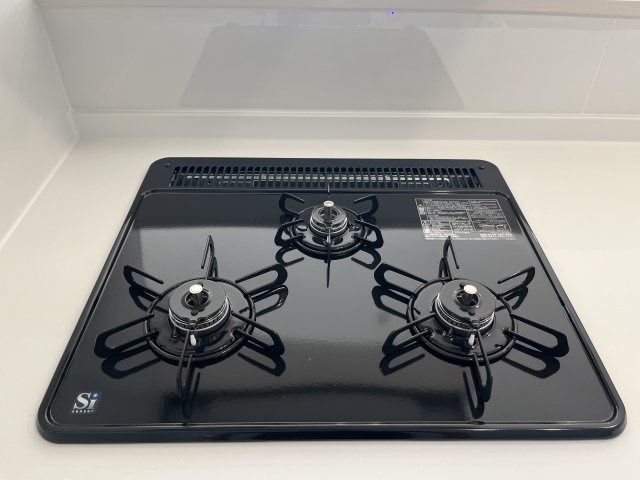 橿原市曲川町5丁目1期全2区画のキッチン|３口のガスコンロです♪五徳をはずして掃除しやすい設計になっています♪
