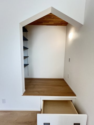 北葛城郡広陵町大字笠4区画の設備|おしゃれなヌック　収納付き