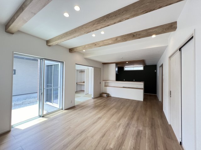 北葛城郡広陵町大字笠4区画の居間・リビング|日当たり良好のＬＤＫ19帖です