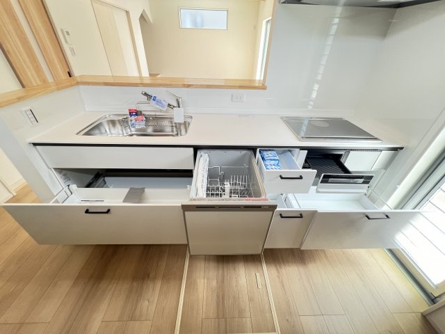 北葛城郡広陵町大字笠4区画のキッチン|引き出し収納で使いやすいシステムキッチン