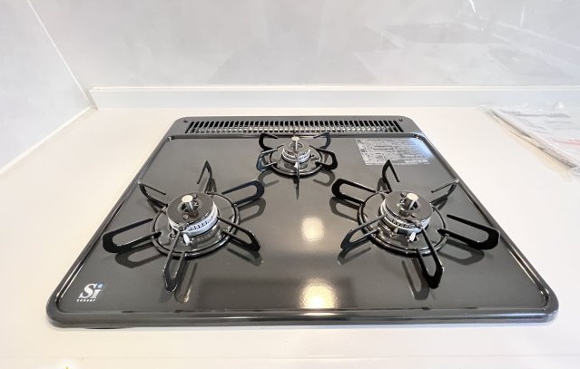 コスモ橿原神宮前　1988年4月築のその他|3口コンロで料理も楽しみながらできます。
