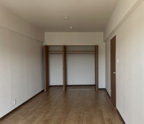 橿原神宮前スカイハイツ9階の寝室|洋服がたくさん収納できます！