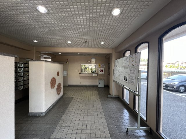 橿原神宮前スカイハイツ9階のエントランス|マンションエントランス