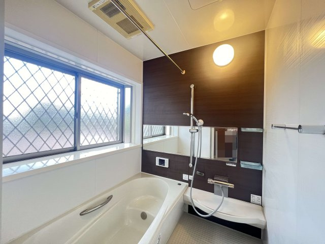吉野郡大淀町大字北野の浴室|大きな窓が明るく気持ちのいい浴室です♪
