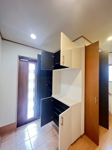 吉野郡大淀町大字北野の玄関|上部までしっかり収納可能です。