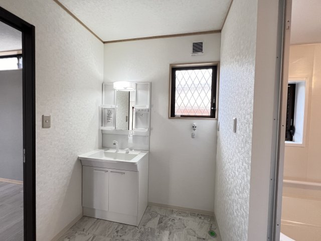 奈良県磯城郡三宅町大字屏風の独立洗面台|シャワー付き洗面化粧台