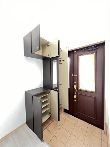 奈良県磯城郡三宅町大字屏風の玄関|大容量のシューズボックス付き
