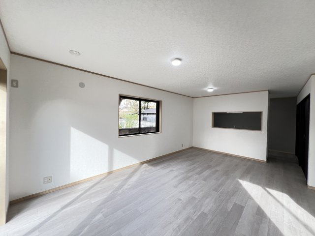 奈良県磯城郡三宅町大字屏風の居間・リビング|明るく広々としたLDK