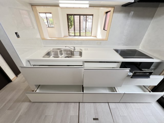 奈良県磯城郡三宅町大字屏風のキッチン|たっぷり収納できる引き出しタイプ