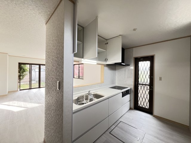 奈良県磯城郡三宅町大字屏風のキッチン|吊戸棚もついています