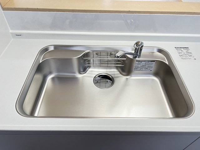 奈良県磯城郡三宅町大字屏風のキッチン|清潔感あふれるステンレス製シンク