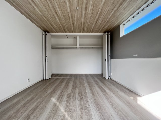 桜井市大字阿部3区画の寝室|バルコニーに面していてお布団干しもスムーズです♪
