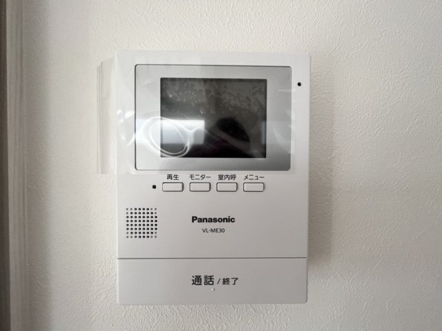 桜井市大字阿部3区画の防犯設備|TVモニター付きインターホンは、事前に来訪者の確認ができ防犯面でも安心です
