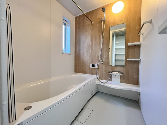 桜井市大字阿部3区画の浴室|１坪タイプのお風呂です！足をしっかり伸ばすことができ、お風呂もゆっくり浸かれます♪
