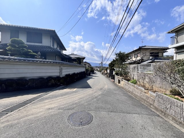 橿原市白橿町2丁目　1984年6月築の前面道路含む現地写真|前面道路6.5あります♪