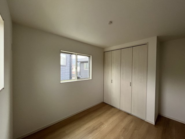 桜井市金屋全3区画の洋室|2Fは３タイプのお部屋になっています。どのお部屋もクローゼットあり！
