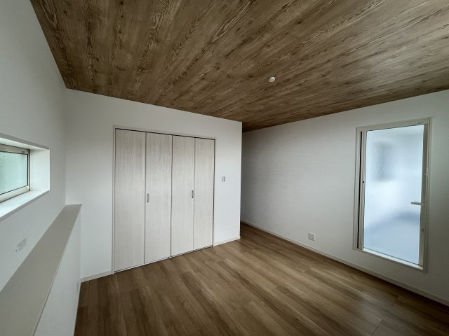 桜井市金屋全3区画の寝室|洋室8.02帖は主寝室にいかがでしょうか。