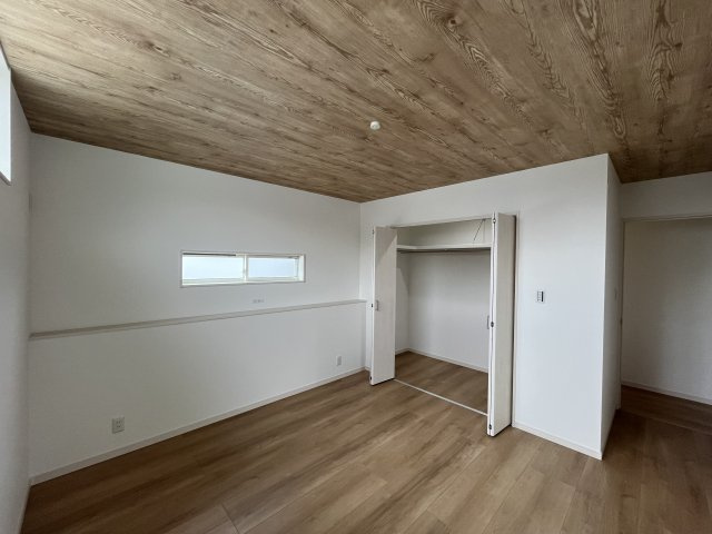 桜井市金屋全3区画の寝室|各部屋に収納もあるから、荷物の多いご家族も安心ですね♪
