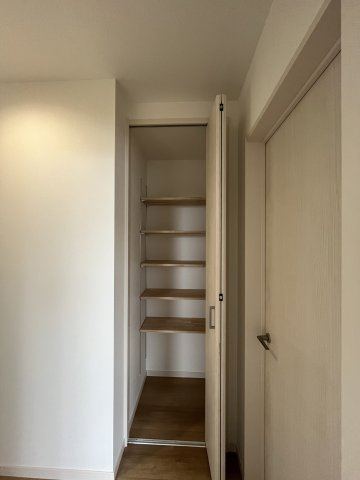 桜井市金屋全3区画の収納|2階の物入収納です！