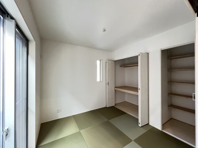 大和高田市西三倉堂1丁目　全2区画の和室|洋風の和室4.5帖です　押入れ収納付き