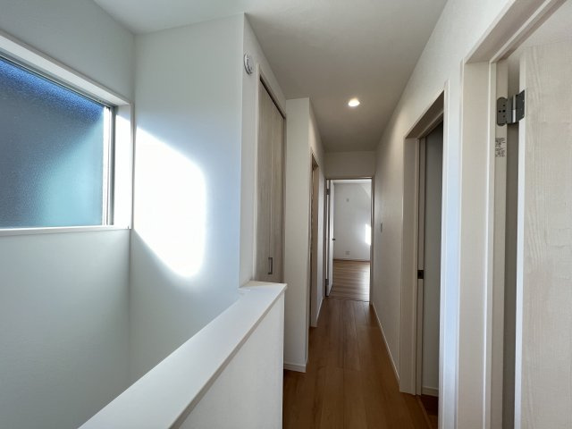 大和高田市西三倉堂1丁目　全2区画の設備|廊下階段も明るいです