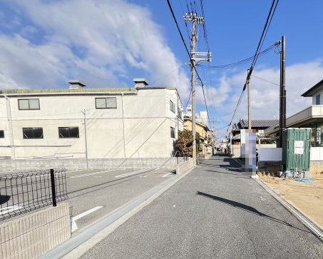 大和高田市西三倉堂1丁目　全2区画の前面道路含む現地写真|前面道路含む現地写真です