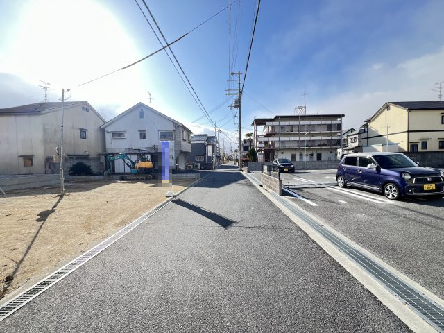 大和高田市西三倉堂1丁目　全2区画の前面道路含む現地写真|前面道路含む現地写真です