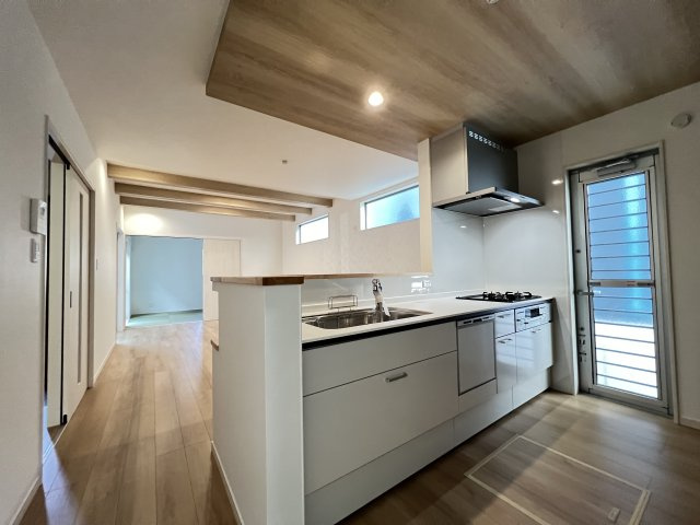 大和高田市西三倉堂1丁目　全2区画のキッチン|ご家族と家族団らんできるカウンターキッチンです