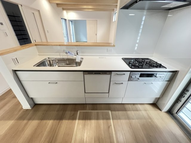 大和高田市西三倉堂1丁目　全2区画のキッチン|引き出し収納が使いやすいキッチン