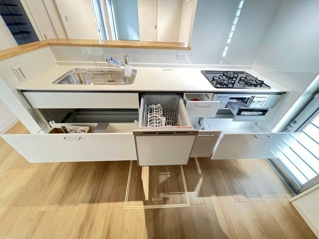 大和高田市西三倉堂1丁目　全2区画のキッチン|引き出し収納が使いやすいキッチン