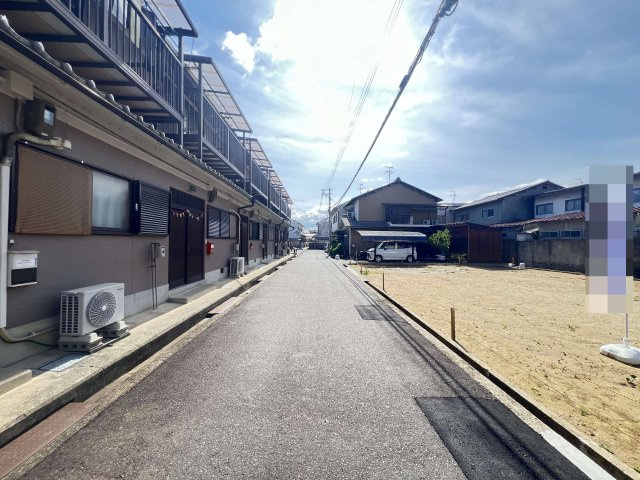 売土地　橿原市曽我町　全2区画の前面道路含む現地写真