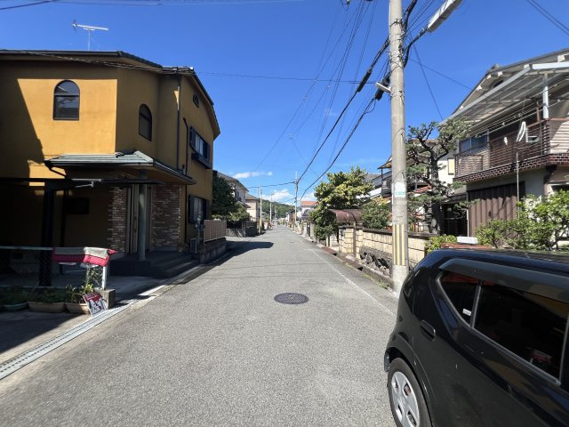 橿原市山之坊町85-27の前面道路含む現地写真