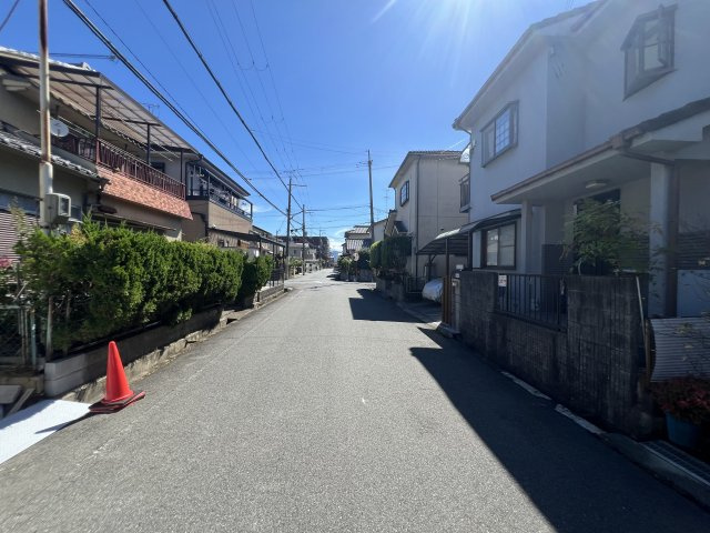 橿原市山之坊町85-27の前面道路含む現地写真