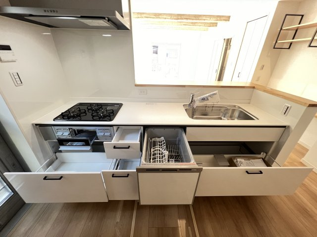 橿原市山之坊町85-27のキッチン|収納もばっちり！引き出しで使いやすいですね