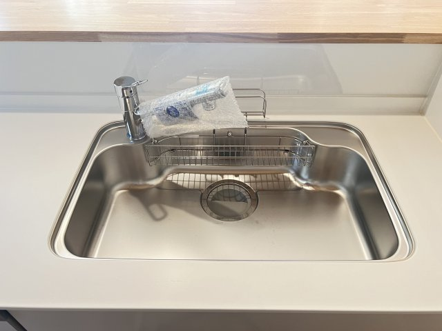 橿原市山之坊町85-27のキッチン|清潔感たっぷりのステンレスシンク