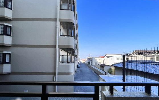 ネオハイツ八木西　1992年2月築のバルコニー|２面バルコニーになっています♪お洗濯もたくさん干せますね♪