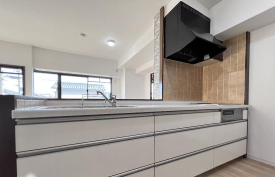 ネオハイツ八木西　1992年2月築のキッチン|引き出しはスライド式になっていて使いやすく、たくさん収納することができますよ♪